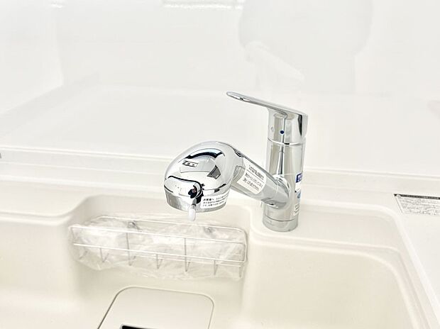 【その他設備(浄水器)】いつでも清潔なおいしいお水を。一つの水栓で水道水と浄水を使い分け。