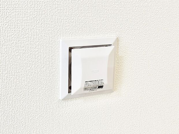 【その他設備(24時間換気システム)】新鮮な空気をお部屋に取り込んで停滞していた「悪い空気」を追い出して健康的な毎日を送りましょう。