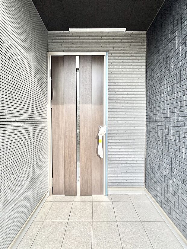 【玄関】大切な家族、来客を出迎える玄関。