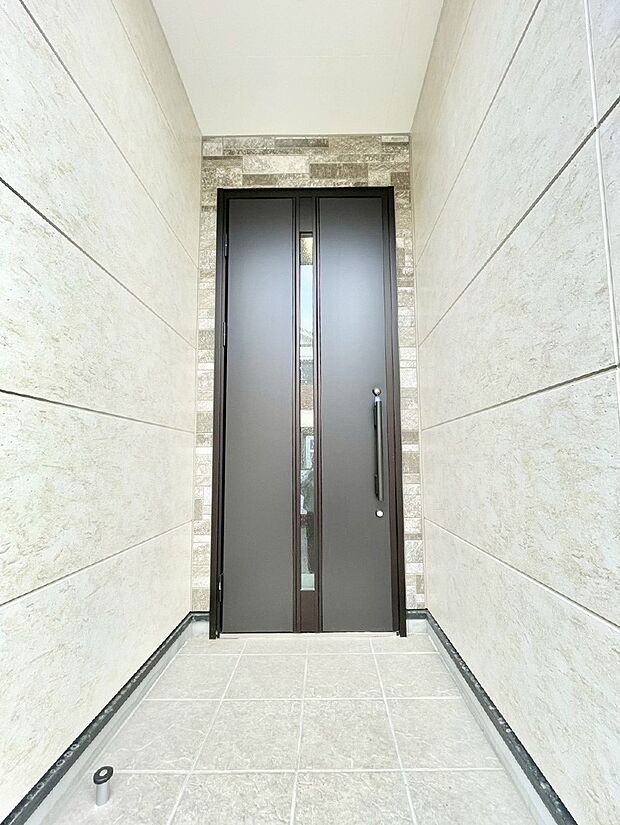 【玄関】大切な家族、来客を出迎える玄関。