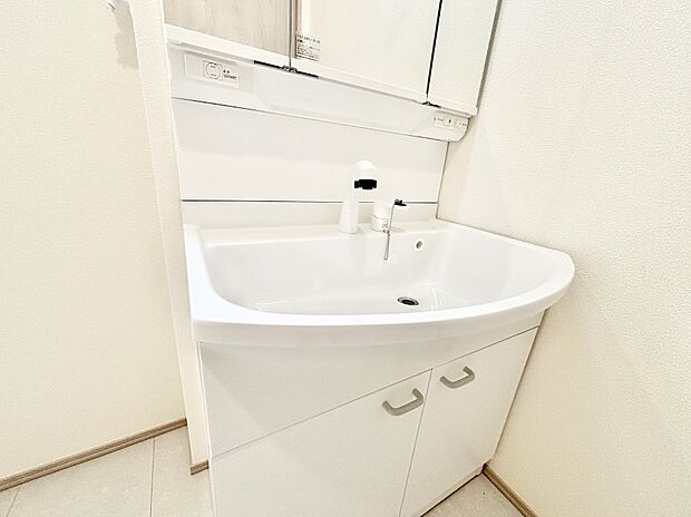 【その他設備(ハンドシャワー水栓)】ハンドシャワー付き!使いやすい洗面台。