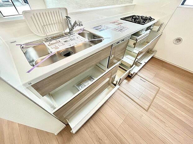 【その他設備(スライド収納)】使いやすさを優先したスライド式収納タイプ!