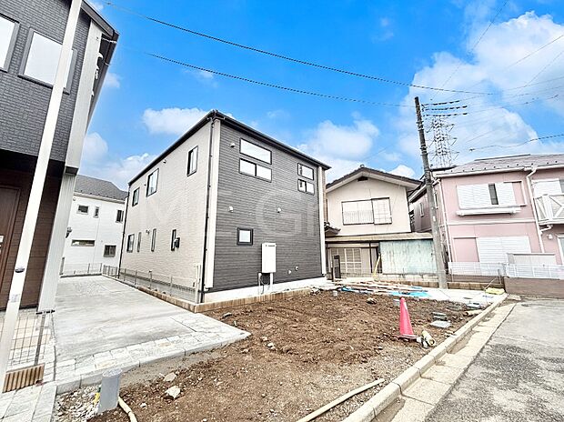 【現地外観写真】たっぷりの陽光と開放感に包まれる明るい住まい