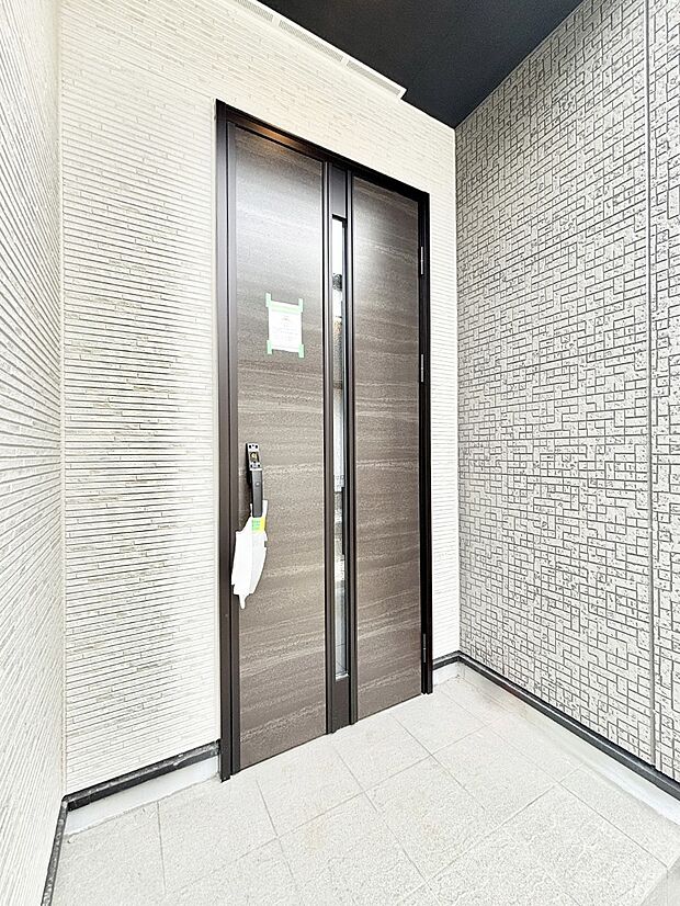 【玄関】大切な家族、来客を出迎える玄関。