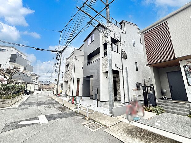 【前面道路含む現地写真】堂々完成！！ ここから始まる新生活を応援いたします！ 