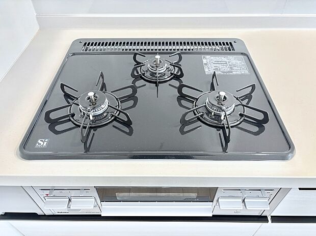 【その他設備(Ｓｉセンサーコンロ)】ガスコンロはＳｉセンサー搭載。火力調節や焦げ付き・消し忘れも防いでくれます。