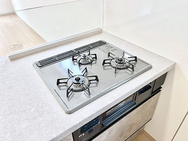 【その他設備(Ｓｉセンサーコンロ)】ガスコンロはＳｉセンサー搭載。火力調節や焦げ付き・消し忘れも防いでくれます。