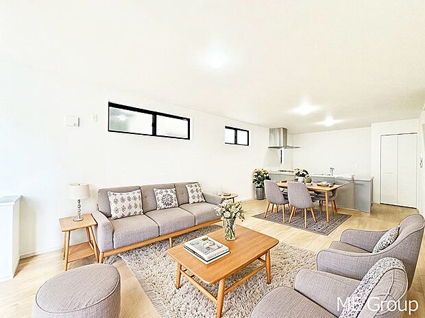 【リビング】落ち着いた雰囲気のＬＤＫは家族みんなの快適空間※家具はCGです