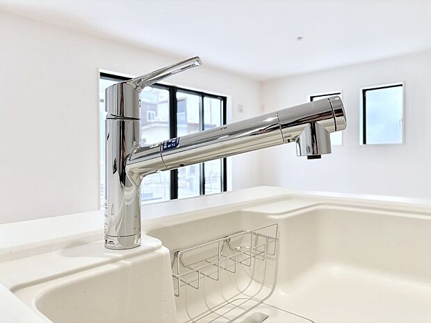 【その他設備(浄水器)】いつでも清潔なおいしいお水を。一つの水栓で水道水と浄水を使い分け。