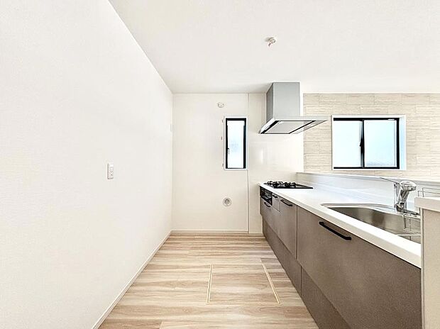 【キッチン】ゆとりあるキッチンではご家族と楽しくお料理ができます。