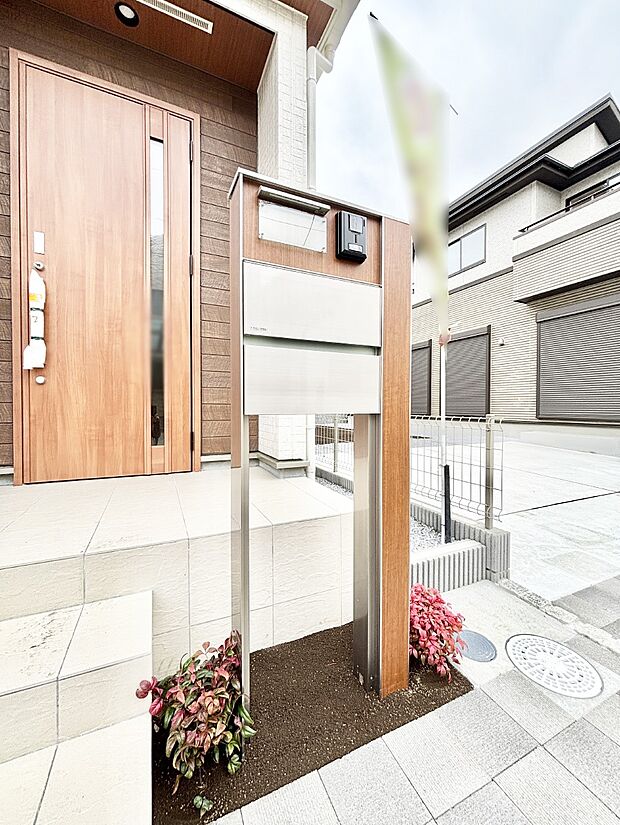 【その他現地】表札・インターホン・ポストをひとつに集約