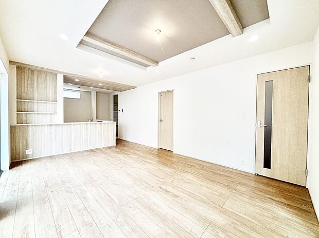 【ダイニング】家族の笑顔が自然と生まれてくる、そんな雰囲気のダイニングに仕上がっています。