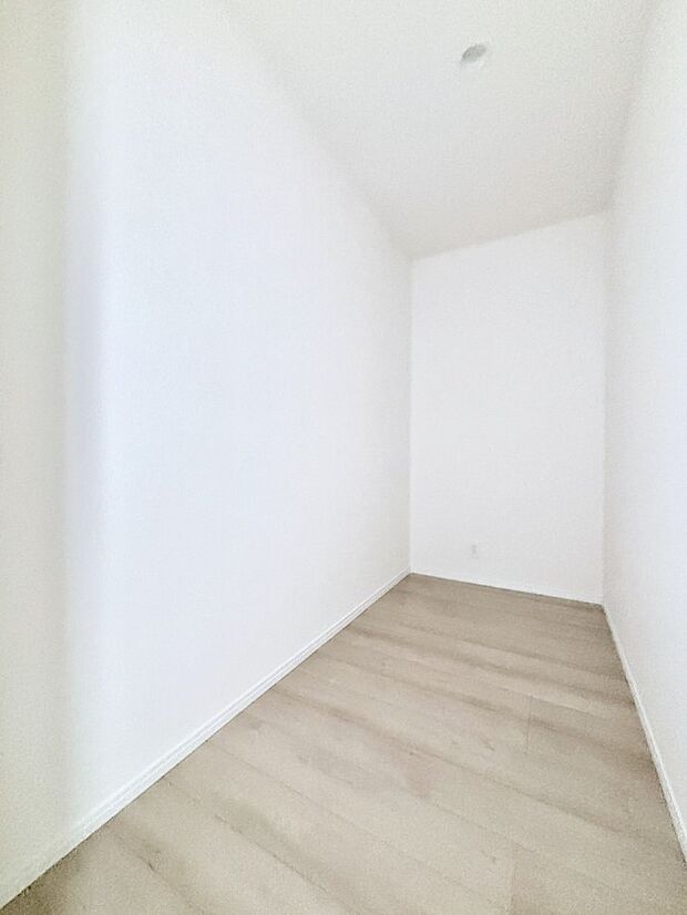 【その他設備(パントリー)】キッチンにはパントリー！食材のストックはもちろん、日用品の収納など使い方はいろいろ！