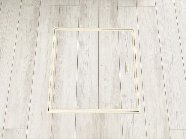 【その他設備(床下収納)】床下収納付き！日用品・非常用品の収納にも大活躍。