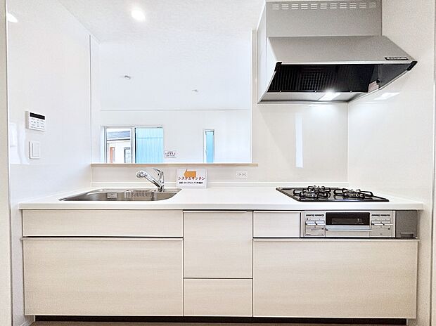 【キッチン】リビングを見渡せる人気のカウンターキッチン。 家族を見守りながら家事をすることができます。