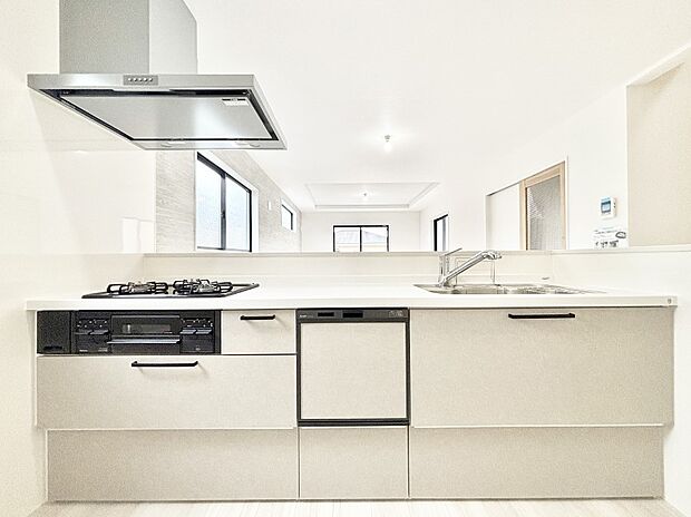 【キッチン】毎日使うキッチンだから、使いやすさ&お手入れのしやすさにこだわりました。