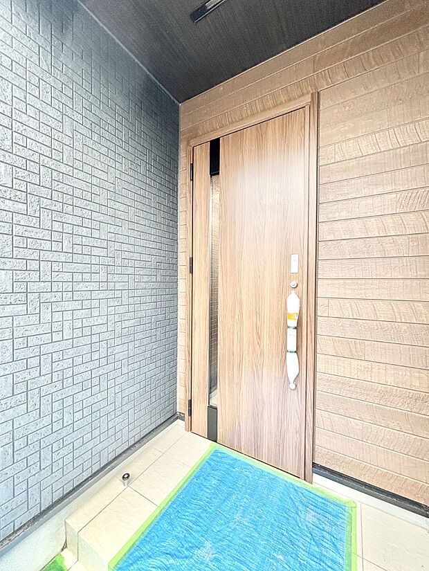 【玄関】大切な家族、来客を出迎える玄関。