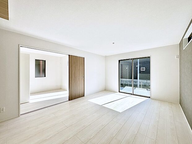 【リビングダイニング】家族団らんの時間も増えそうなくつろぎのリビングダイニング。   