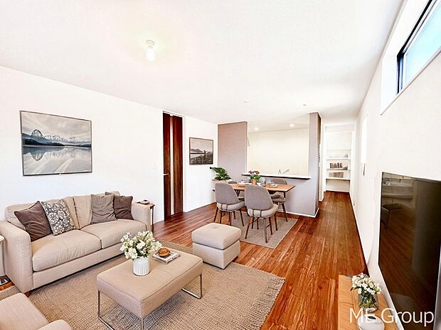 【リビング】落ち着いた雰囲気のＬＤＫは家族みんなの快適空間　※家具はCGです