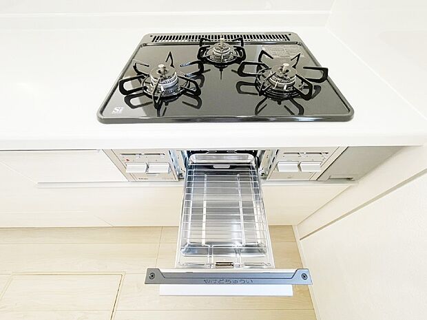 【その他設備(ガスコンロ)】三口ガスコンロでお料理が一気にはかどりそう  