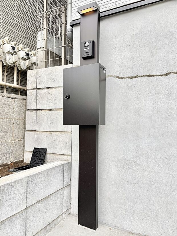 【その他現地】シンプルなデザインのポスト