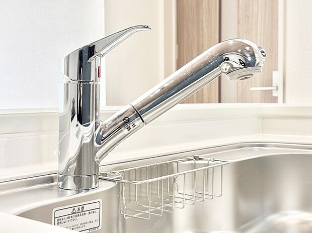 【その他設備(浄水器)】いつでも清潔なおいしいお水を。一つの水栓で水道水と浄水を使い分け。