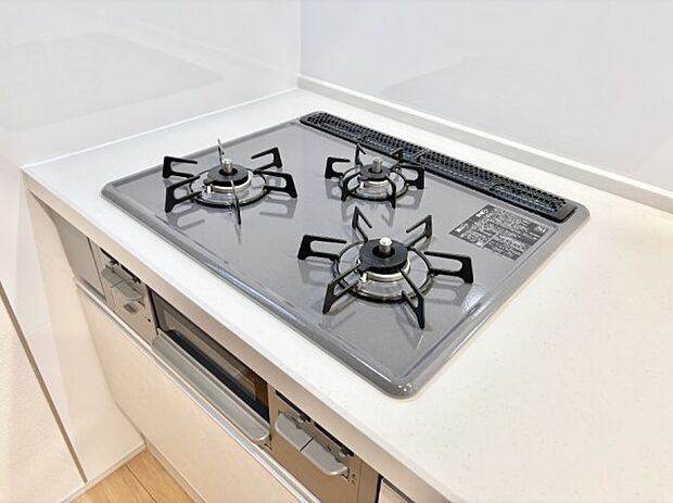 【その他設備(Ｓｉセンサーコンロ)】ガスコンロはＳｉセンサー搭載。火力調節や焦げ付き・消し忘れも防いでくれます。