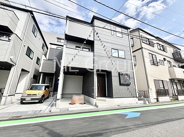 【現地外観写真】たっぷりの陽光と心地よい風が舞い込む住まい 