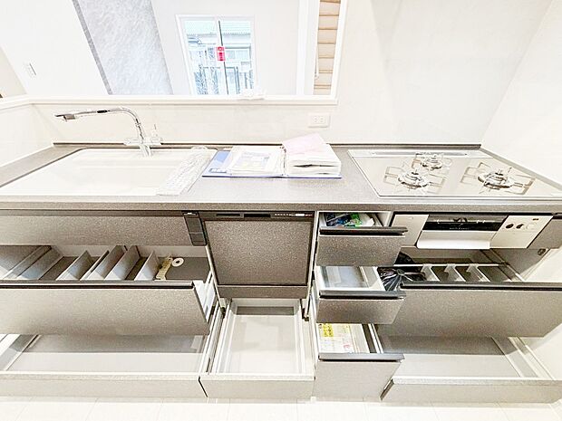 【その他設備(スライド収納)】使いやすさを優先したスライド式収納タイプ!