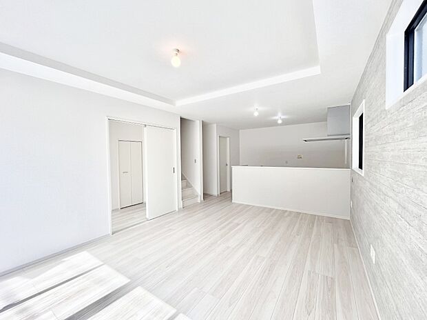 【ダイニング】家族の笑顔が自然と生まれてくる、そんな雰囲気のダイニングに仕上がっています。