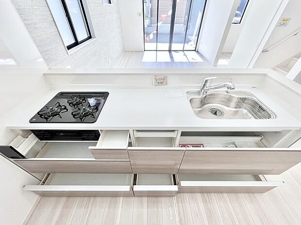 【その他設備(スライド収納)】使いやすさを優先したスライド式収納タイプ!