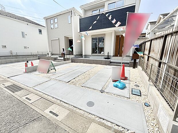 【駐車場】駐車2台可能！急なお客様の駐車に。また、ご家族の自転車スペースとしても大活躍。