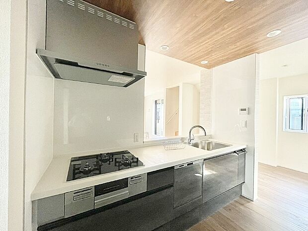 【ダイニングキッチン】カウンター越しにお話しをしながら毎日のお料理をもっと楽しく