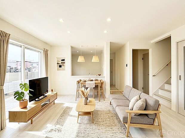 【リビング】落ち着いた雰囲気のＬＤＫは家族みんなの快適空間※家具はCGです