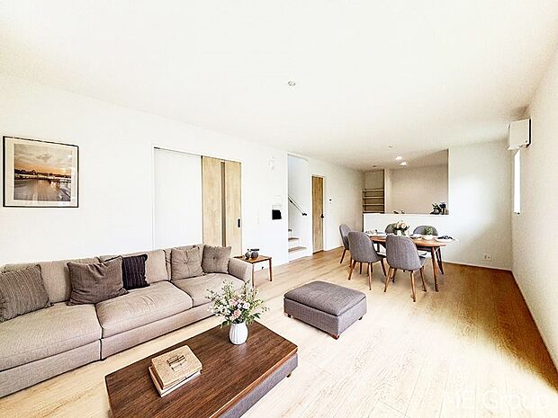 【リビング】落ち着いた雰囲気のLDKは家族みんなの快適空間※家具はCGです