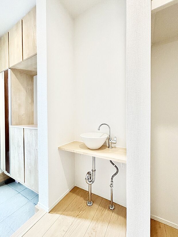 【その他設備(手洗器)】玄関ホールに手洗器を設けました