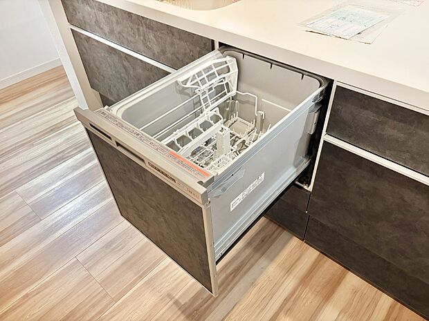 【その他設備(食洗機)】面倒なお片づけは食洗機にお任せ!家事の負担が減って、時間にも気持ちにもゆとりができます。
