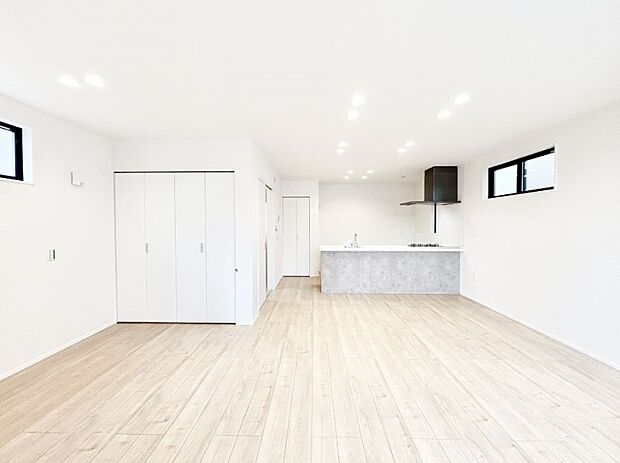 【ダイニング】家族の笑顔が自然と生まれてくる、そんな雰囲気のダイニングに仕上がっています。