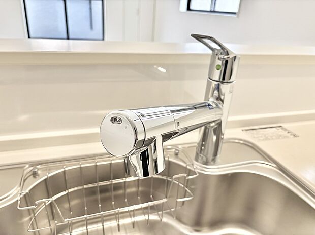 【その他設備(浄水器)】いつでも清潔なおいしいお水を。一つの水栓で水道水と浄水を使い分け。