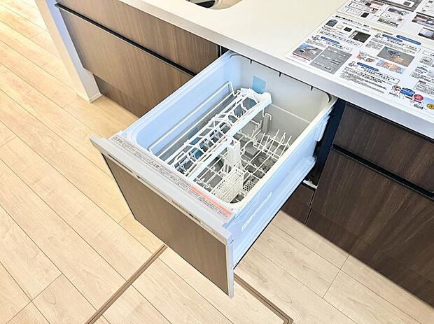 【その他設備(食洗機)】面倒なお片づけは食洗機にお任せ！家事の負担が減って、時間にも気持ちにもゆとりができます。