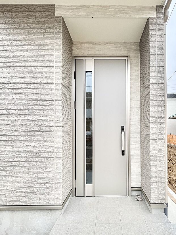 【玄関】大切な家族、来客を出迎える玄関。