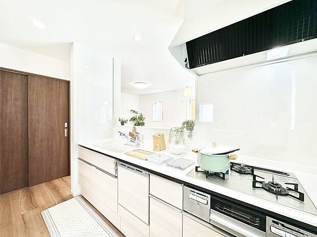 【ダイニングキッチン】カウンター越しにお話しをしながら毎日のお料理をもっと楽しく