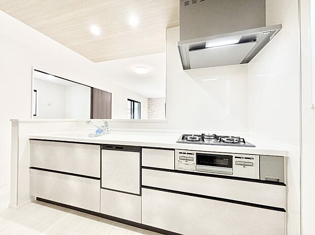 【キッチン】食洗機・浄水器・３口コンロなどデザイン性も機能性も兼ね備えたシステムキッチン！