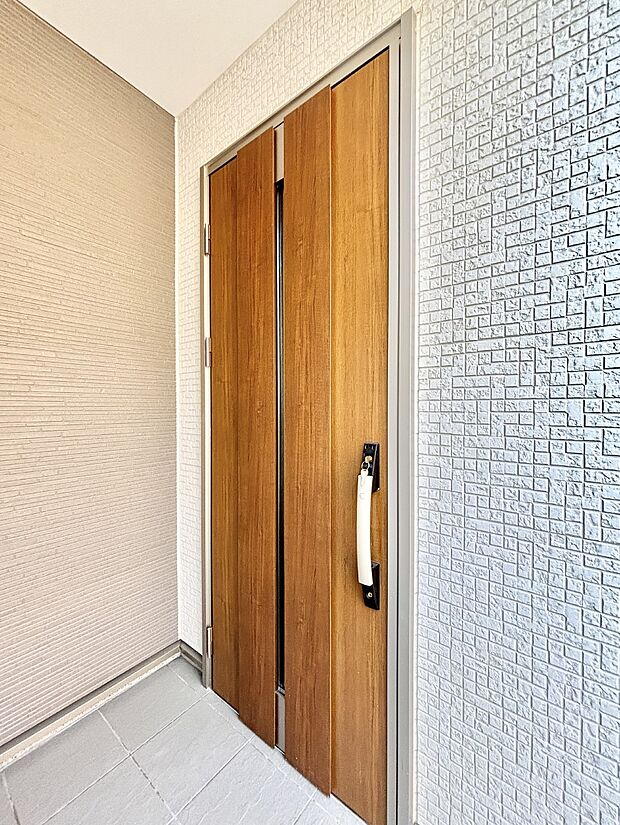 【玄関】大切な家族、来客を出迎える玄関。