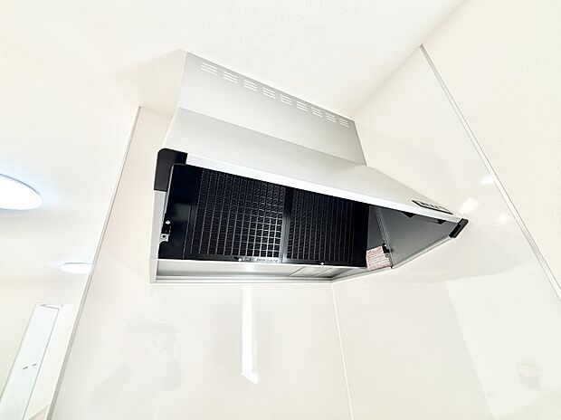 【その他設備(レンジフード)】基本的なお手入れはフィルターのみ！お手入れのしやすさも魅力です。