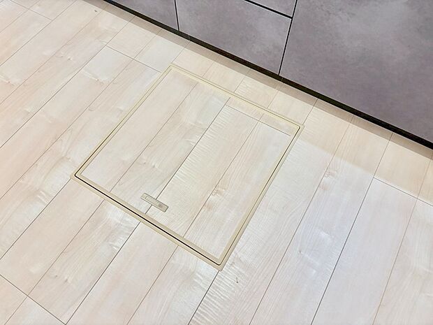 【その他設備(床下収納)】床下収納付き!日用品・非常用品の収納にも大活躍。