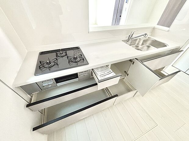 【その他設備(スライド収納)】使いやすさを優先したスライド式収納タイプ!