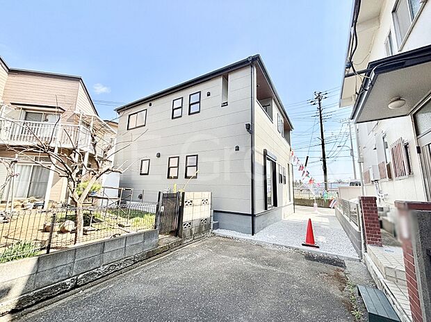 【現地外観写真】上質感あふれる外観デザイン。魅力の住まいを実現。 