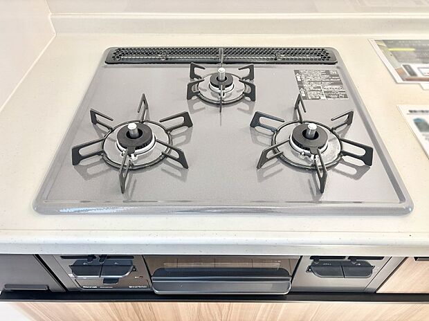 【その他設備(Ｓｉセンサーコンロ)】ガスコンロはＳｉセンサー搭載。火力調節や焦げ付き・消し忘れも防いでくれます。