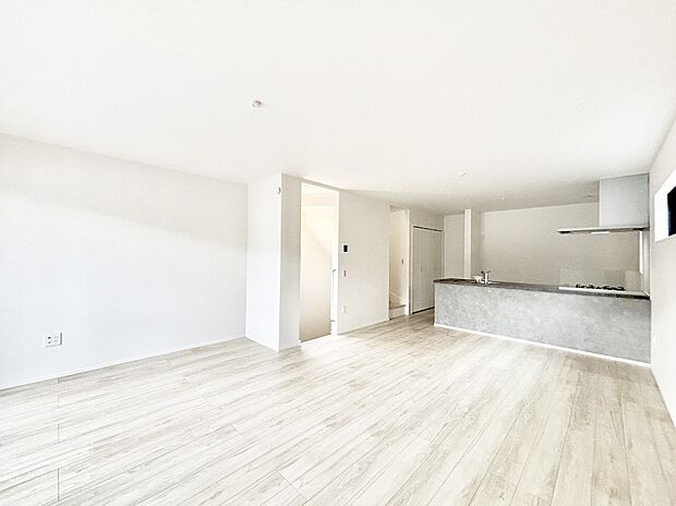 【リビングダイニング】家族団らんの時間も増えそうなくつろぎのリビングダイニング。   